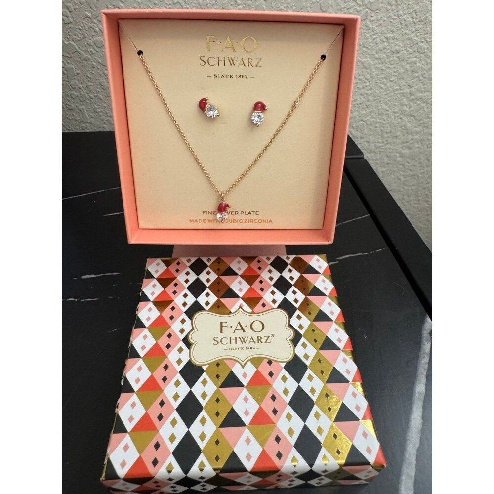 FAO Schwarz Santa‎ Hat Necklace and Earring Set